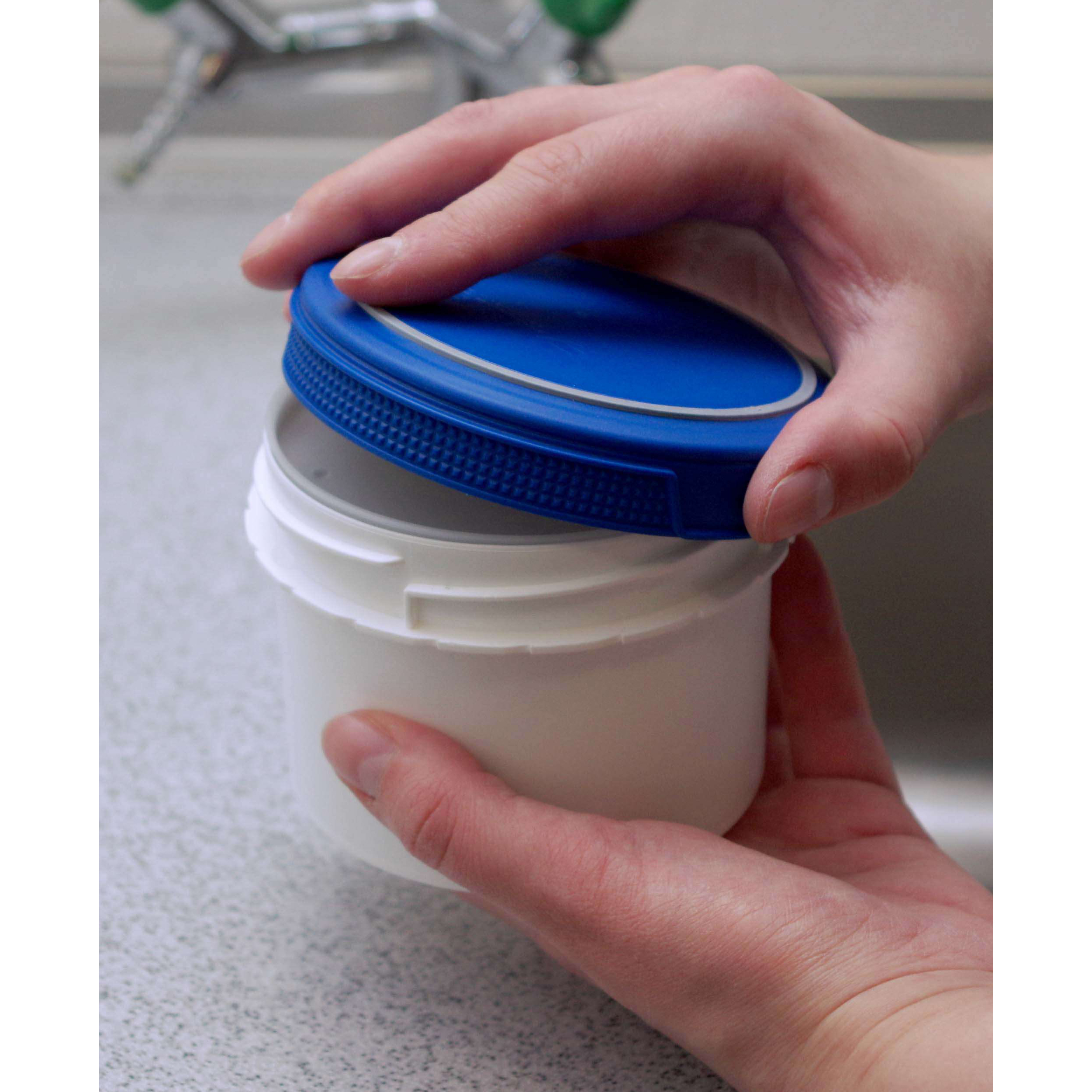 Plastic beaker